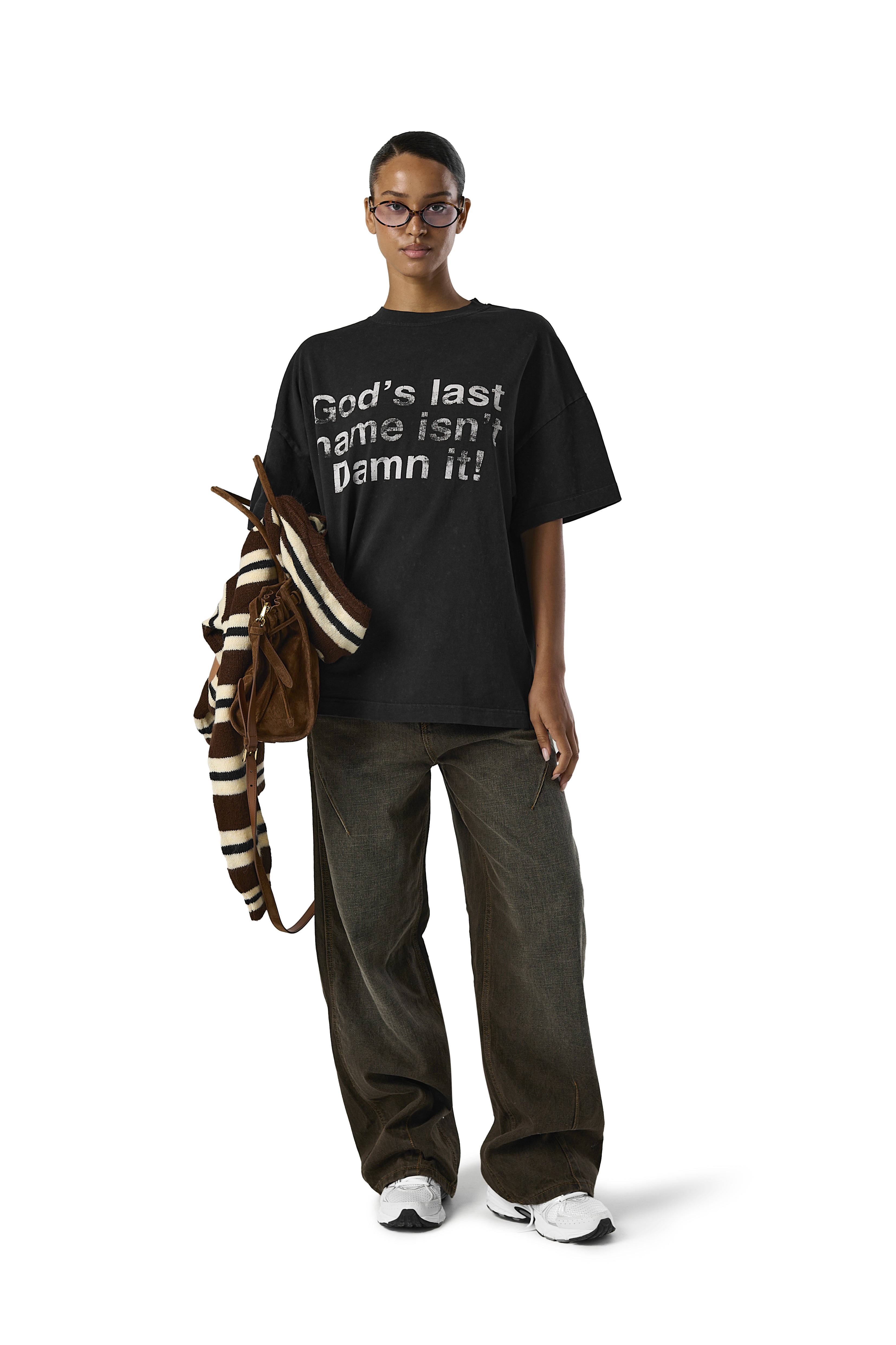 Model Flora is 5'8" and wears size S.